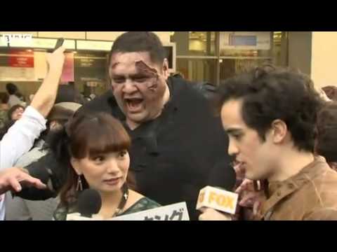Japan &#039;zombies&#039; surround Tokyo Tower for Halloween